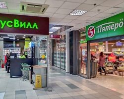 Продовольственные магазины продолжают функционировать в столице
