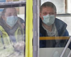 В МО более 300 автобусов перевозят врачей