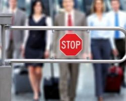 Запрет выезда из РФ за долги: как проверить и что делать?