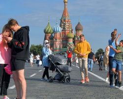 Количество туристов в столице сократилось на 52%