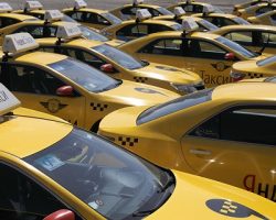 Московские сервисные агрегаторы такси испытывают нехватку водителей
