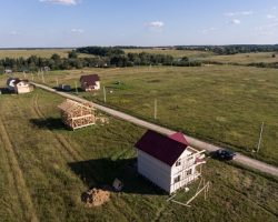 Более 10 участков земли выставлены на торги под ИЖС и садоводство в ТиНАО