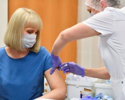 В Москве дополнен список отраслей, работники которых могут пройти вакцинацию