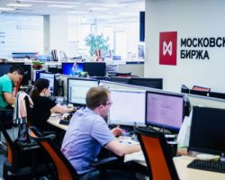 «Мосбиржа» возобновляет торговлю акциями всех отечественных компаний