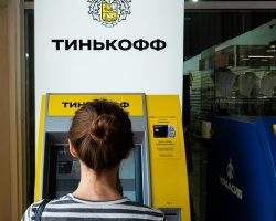 «Тинькофф» начнет удерживать 12% с владельцев валютных депозитов