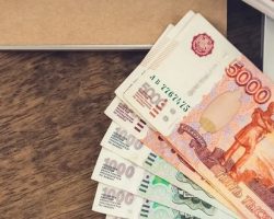 Впервые за восемь лет у россиян появилась уверенность в курсе рубля — Сбер