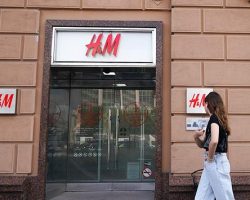 В H&M опровергли информацию о поставке в РФ новой коллекции