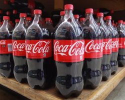 Роспотребнадзор заинтересовался появлением в магазинах Москвы «подозрительной Coca-Cola»