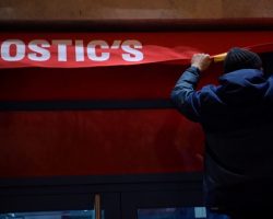 Московские рестораны KFC начали менять вывески на Rostic’s
